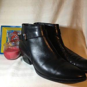 Gently used women’s leather real boots